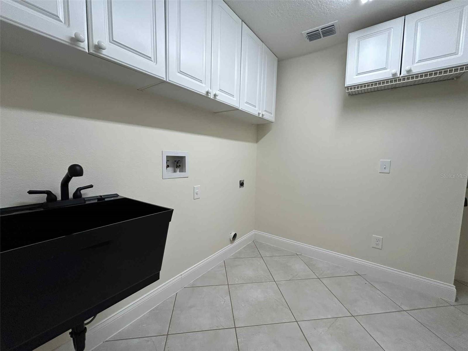 Image 27 of 40 For 1902 Englewood Court