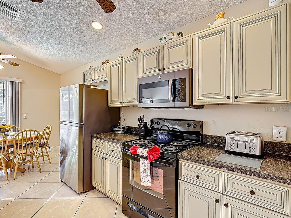 Image 11 of 53 For 955 Lake Berkley Drive