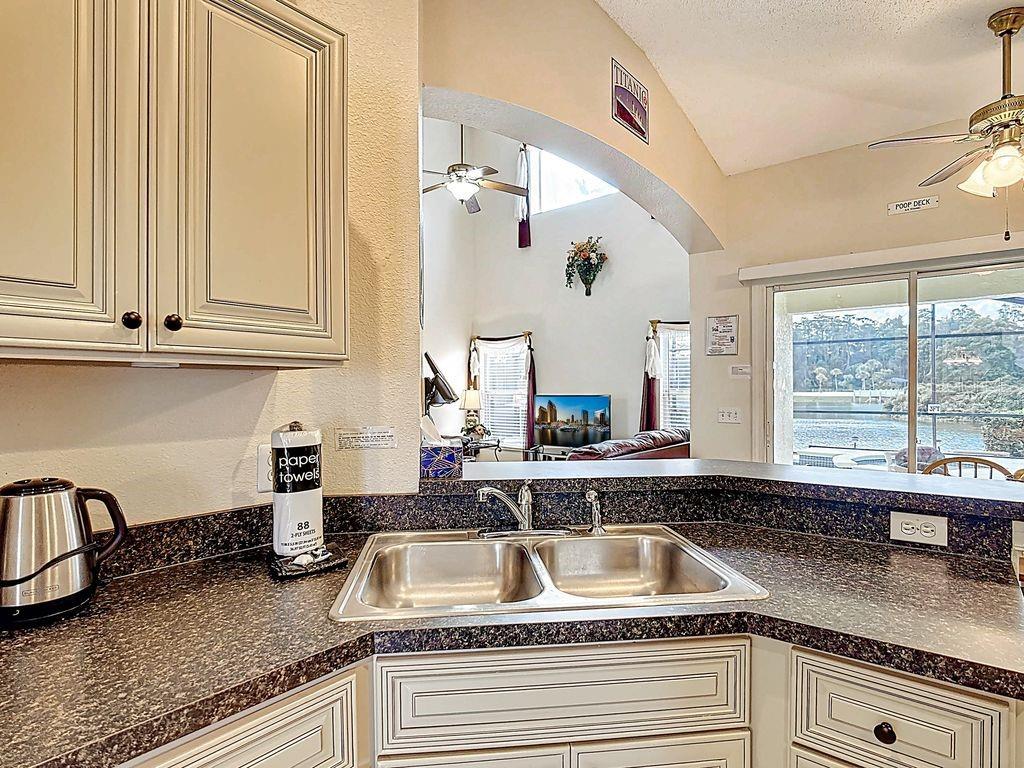 Image 13 of 53 For 955 Lake Berkley Drive