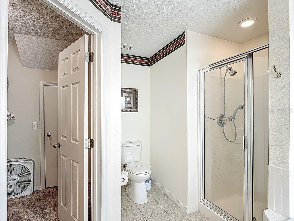 Image 21 of 53 For 955 Lake Berkley Drive