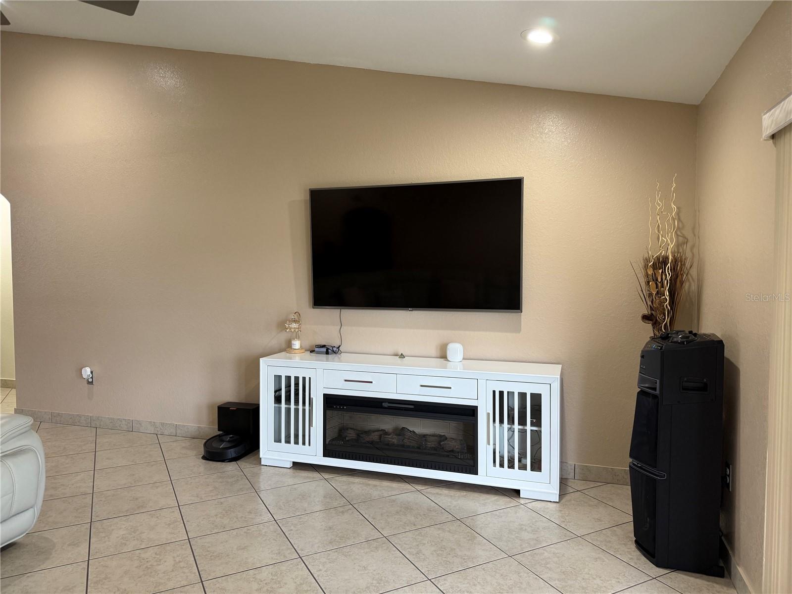 Image 11 of 29 For 6937 Minaxi Drive