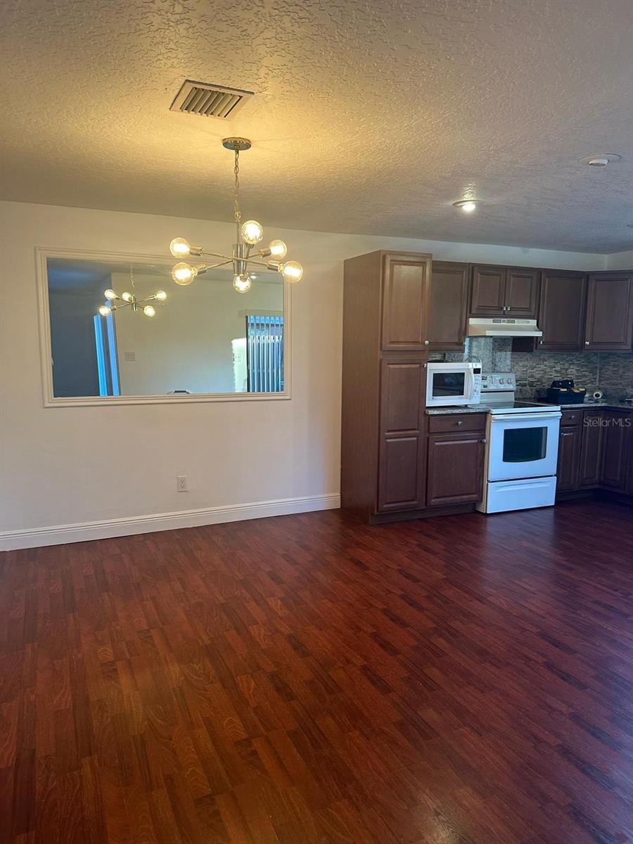Image 2 of 12 For 1926 Cattleya Drive 3a