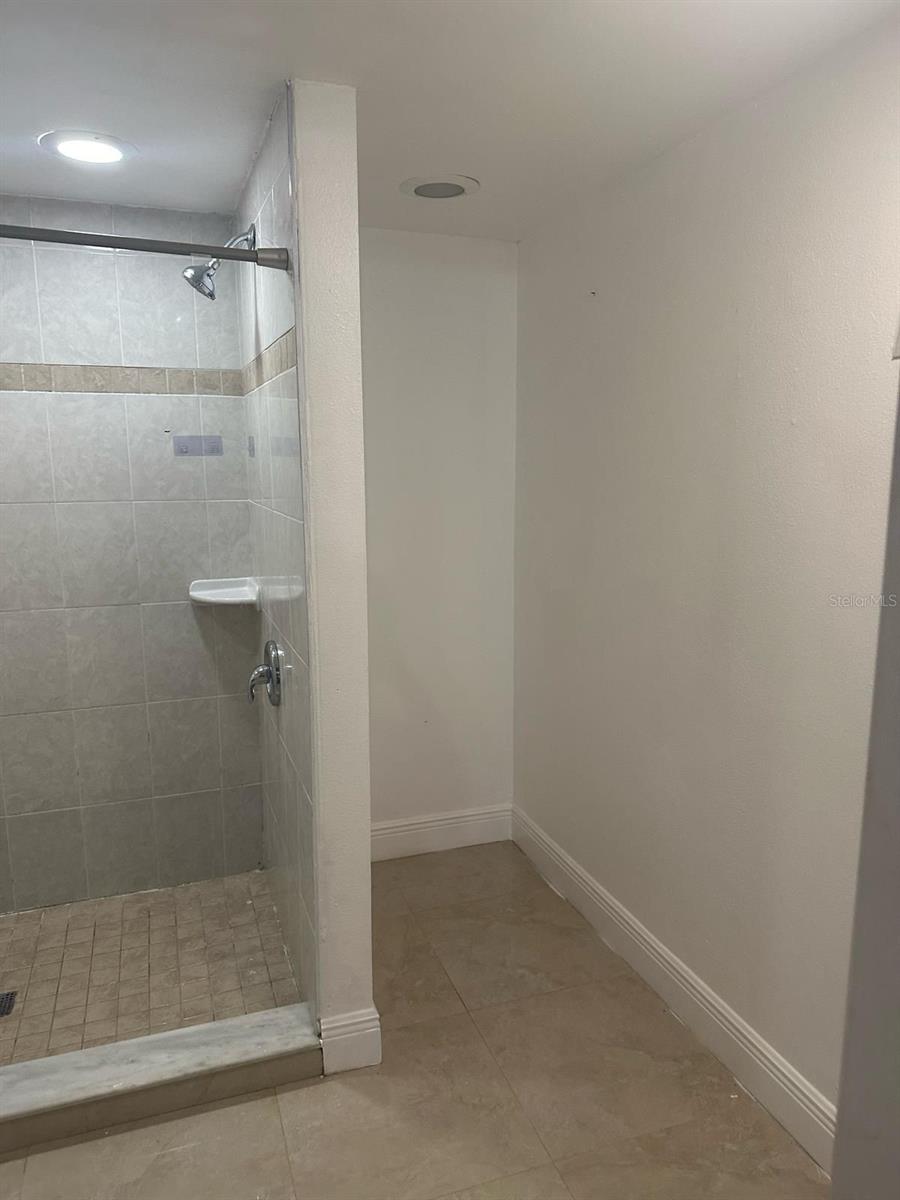 Image 7 of 12 For 1926 Cattleya Drive 3a