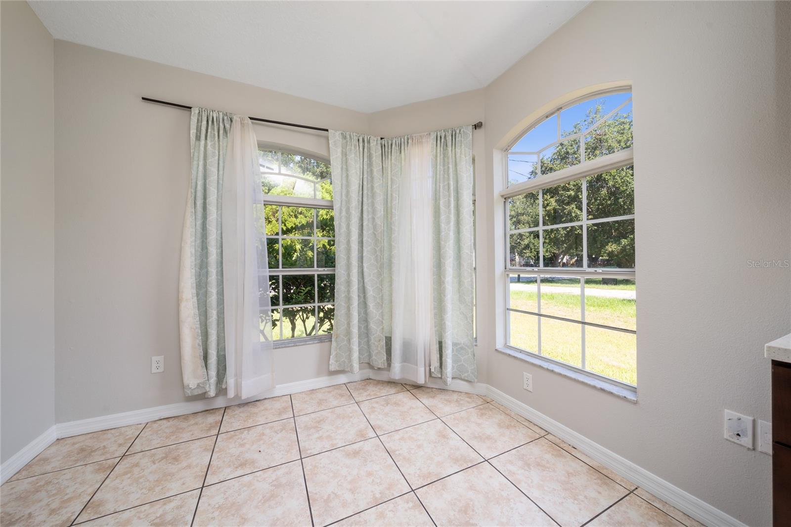 Image 6 of 29 For 9677 4th Avenue