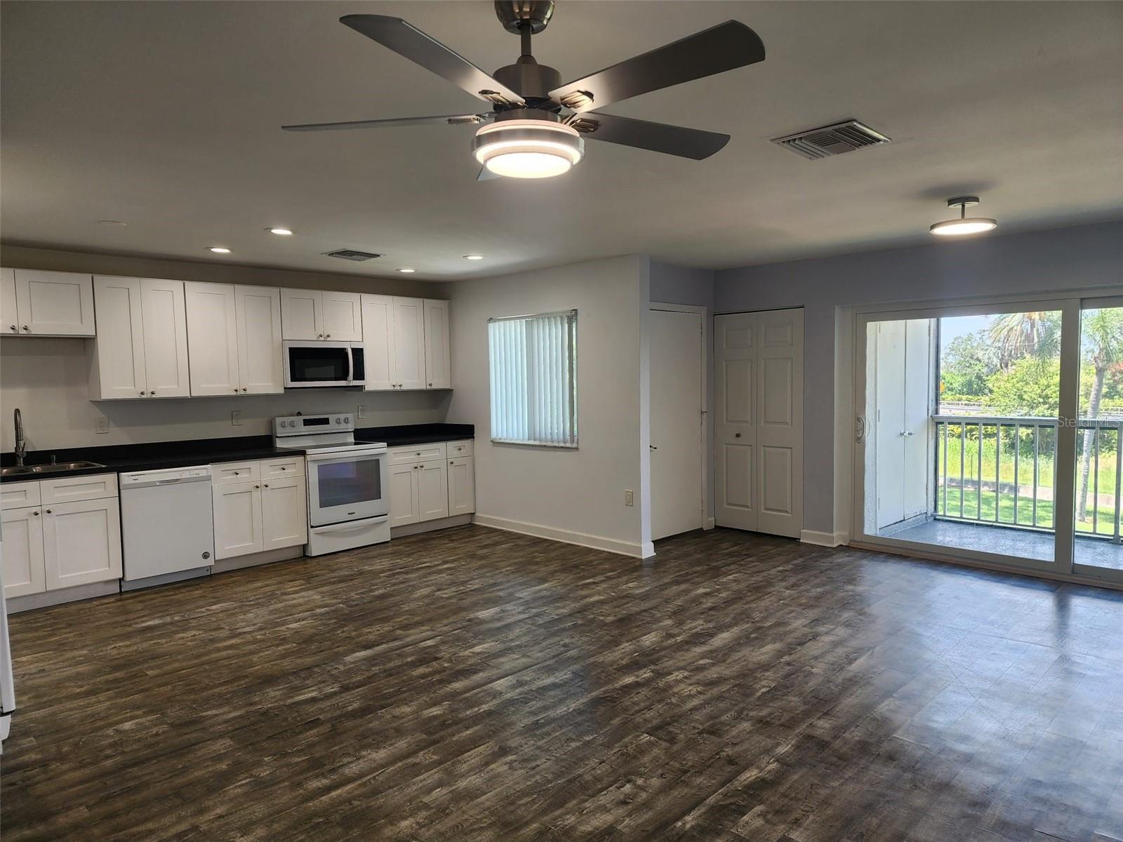 Image 5 of 25 For 14800 Walsingham Road 613