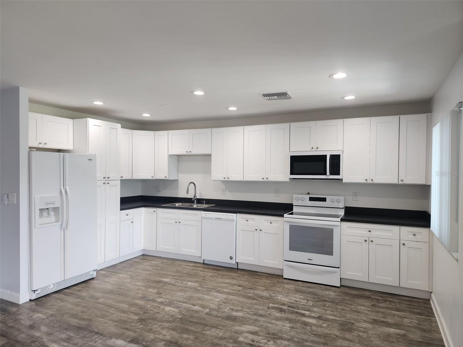 Image 7 of 25 For 14800 Walsingham Road 613