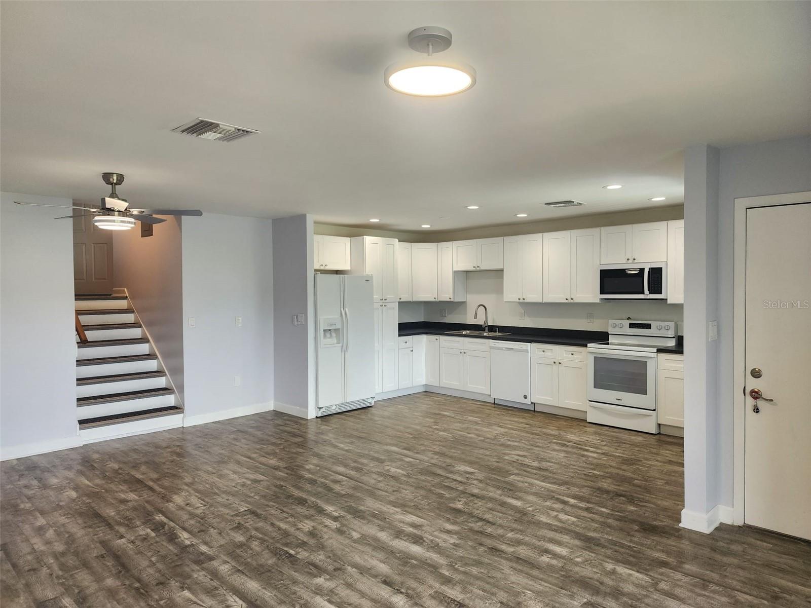 Image 9 of 25 For 14800 Walsingham Road 613