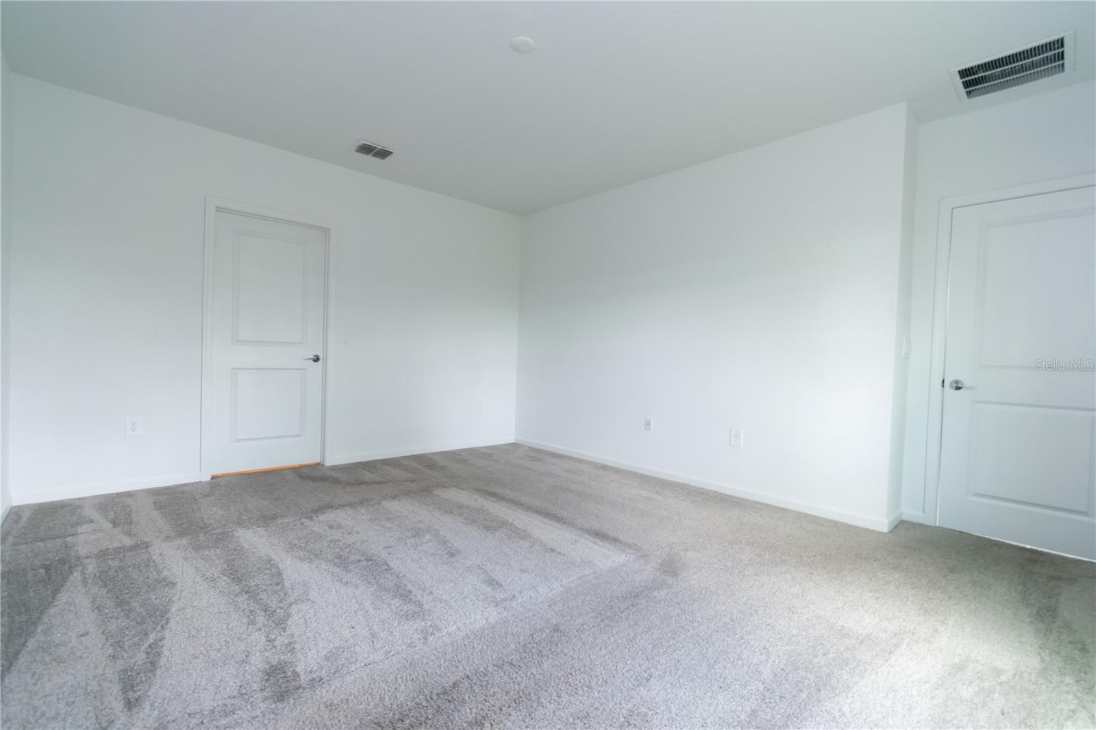 Image 12 of 28 For 934 Jackson Avenue