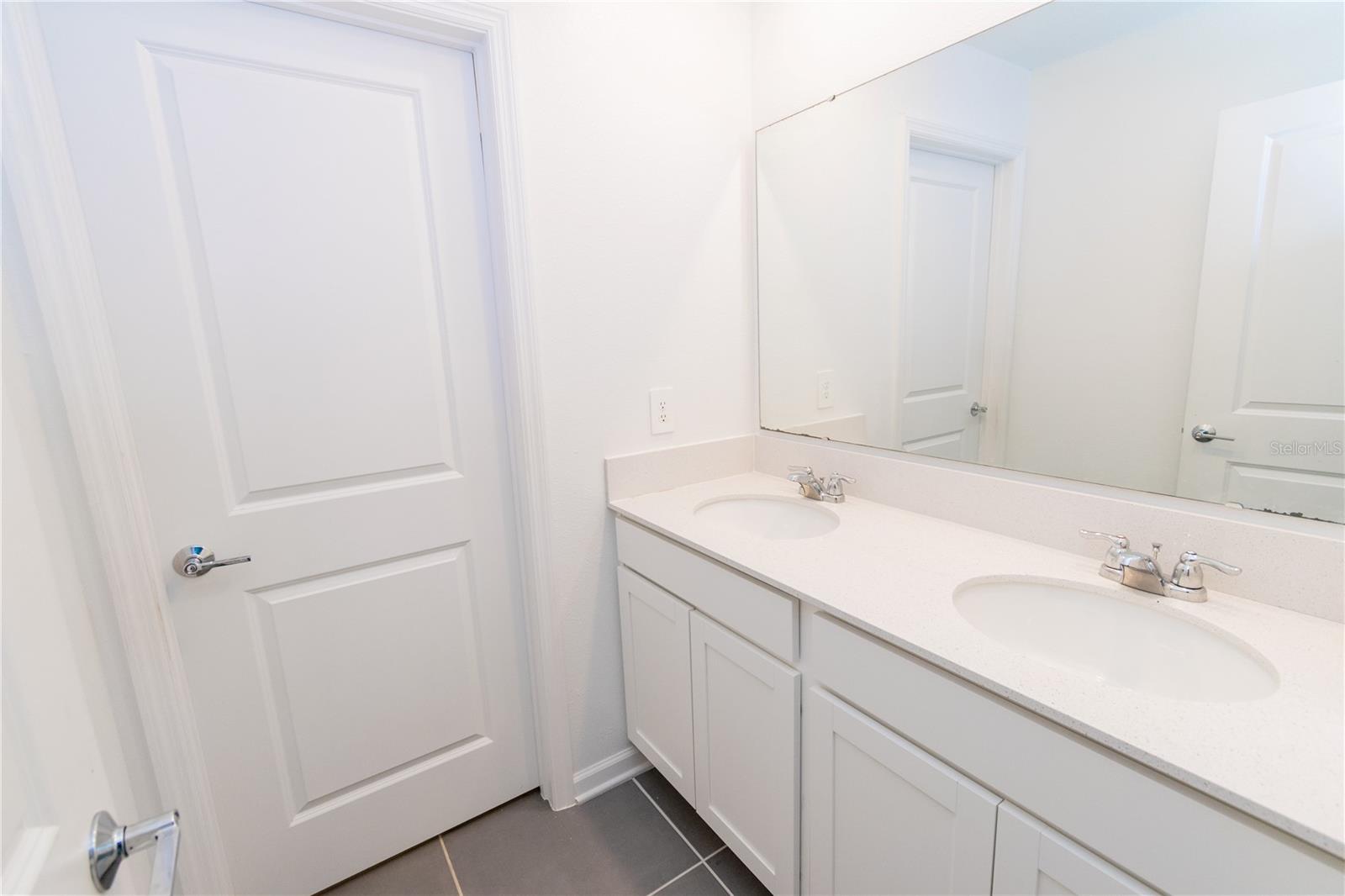 Image 21 of 28 For 934 Jackson Avenue