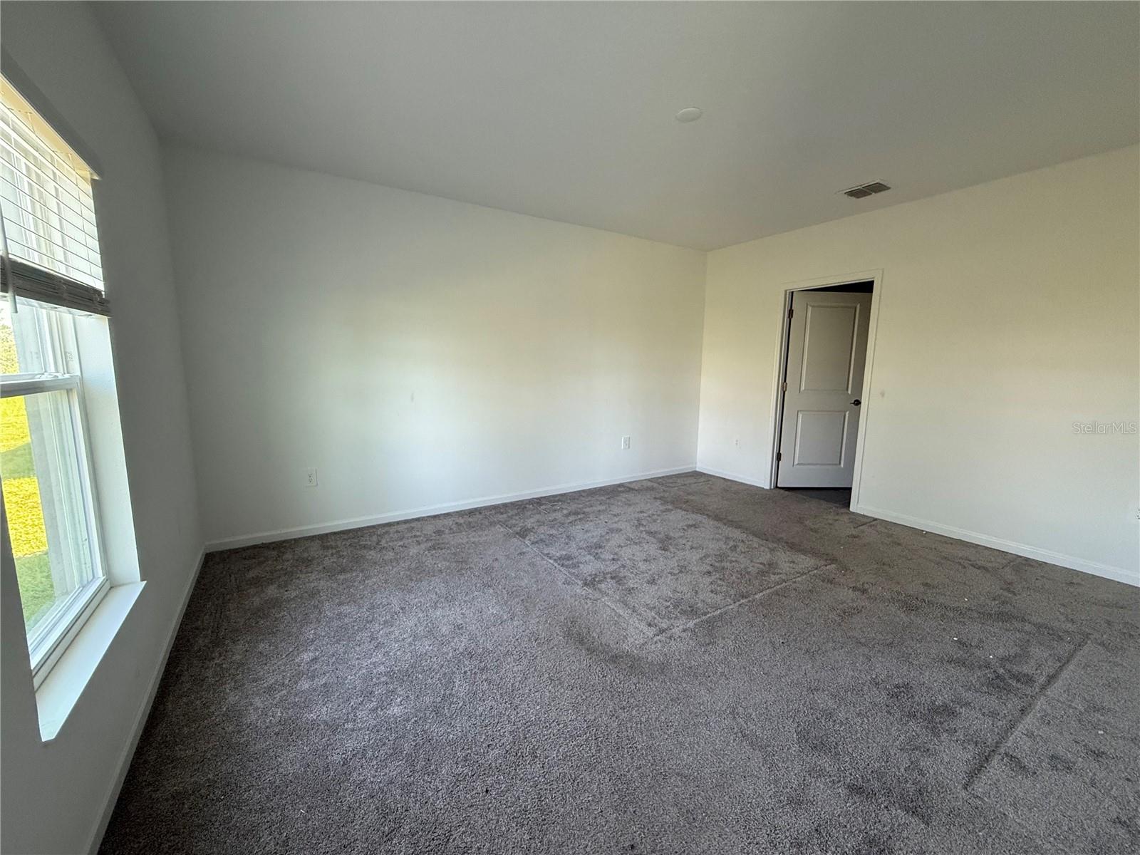 Image 5 of 28 For 934 Jackson Avenue