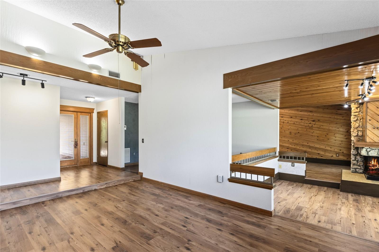 Image 14 of 37 For 1123 Fairway Drive
