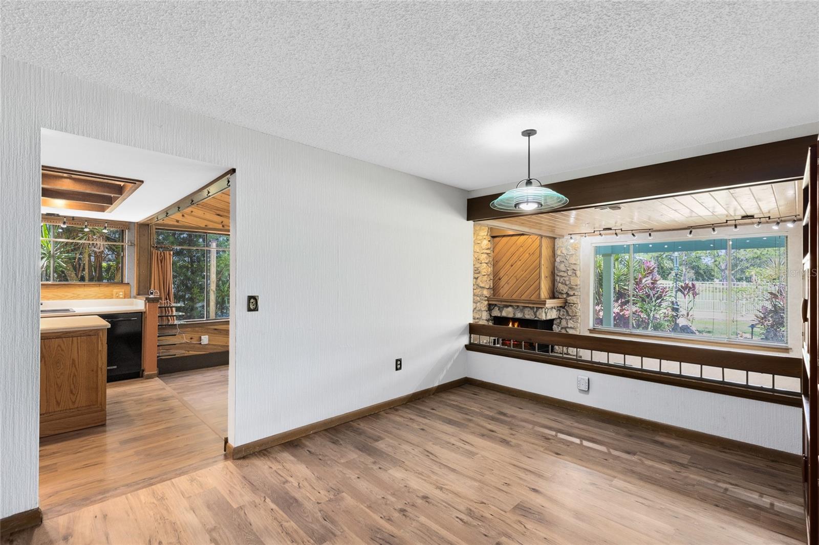 Image 16 of 37 For 1123 Fairway Drive