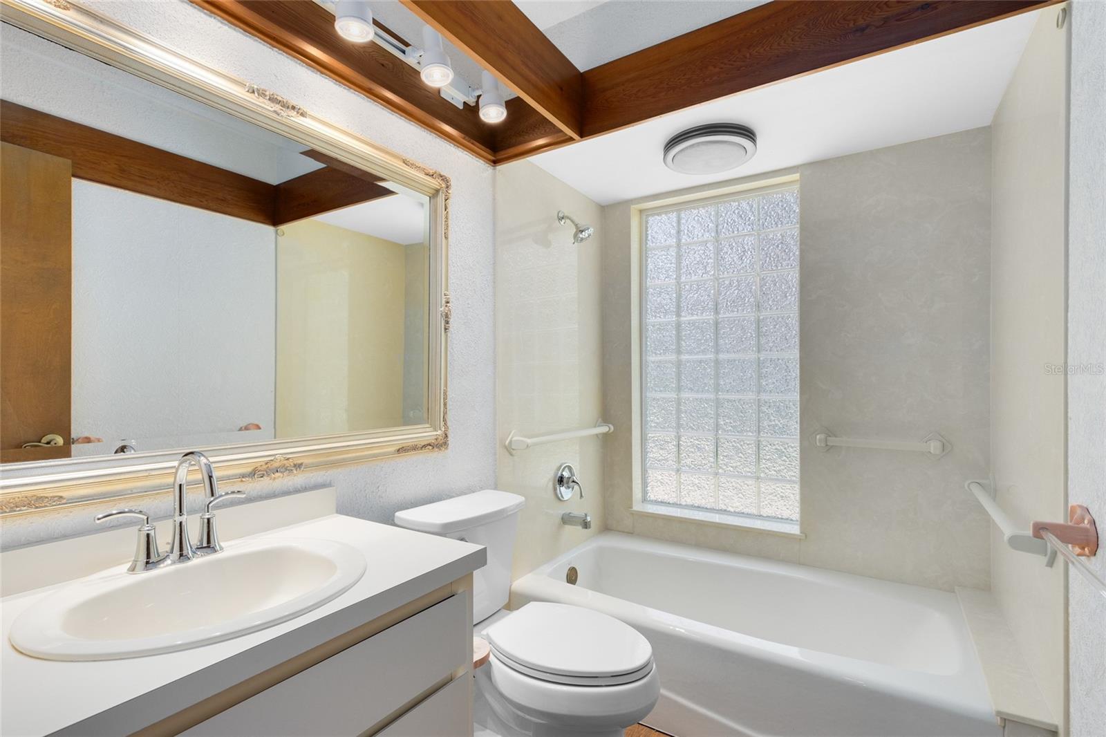 Image 7 of 37 For 1123 Fairway Drive