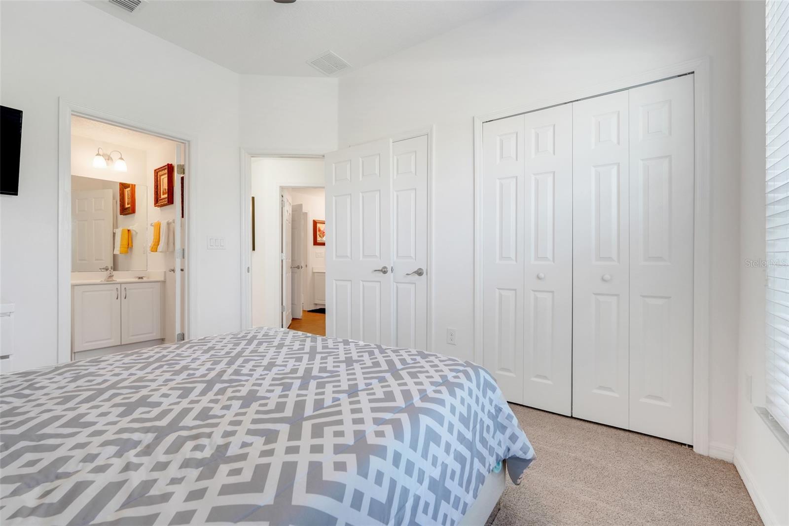 Image 21 of 50 For 2521 Rosemont Circle