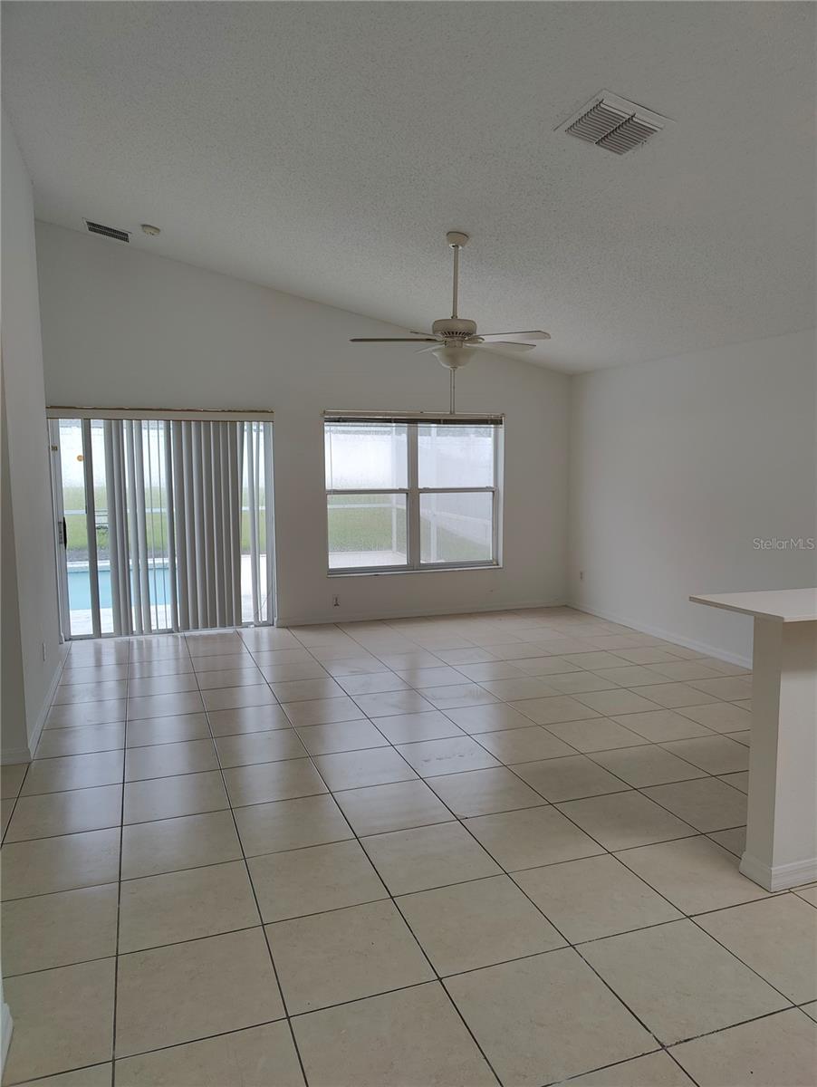Image 3 of 12 For 844 Bloomingdale Drive