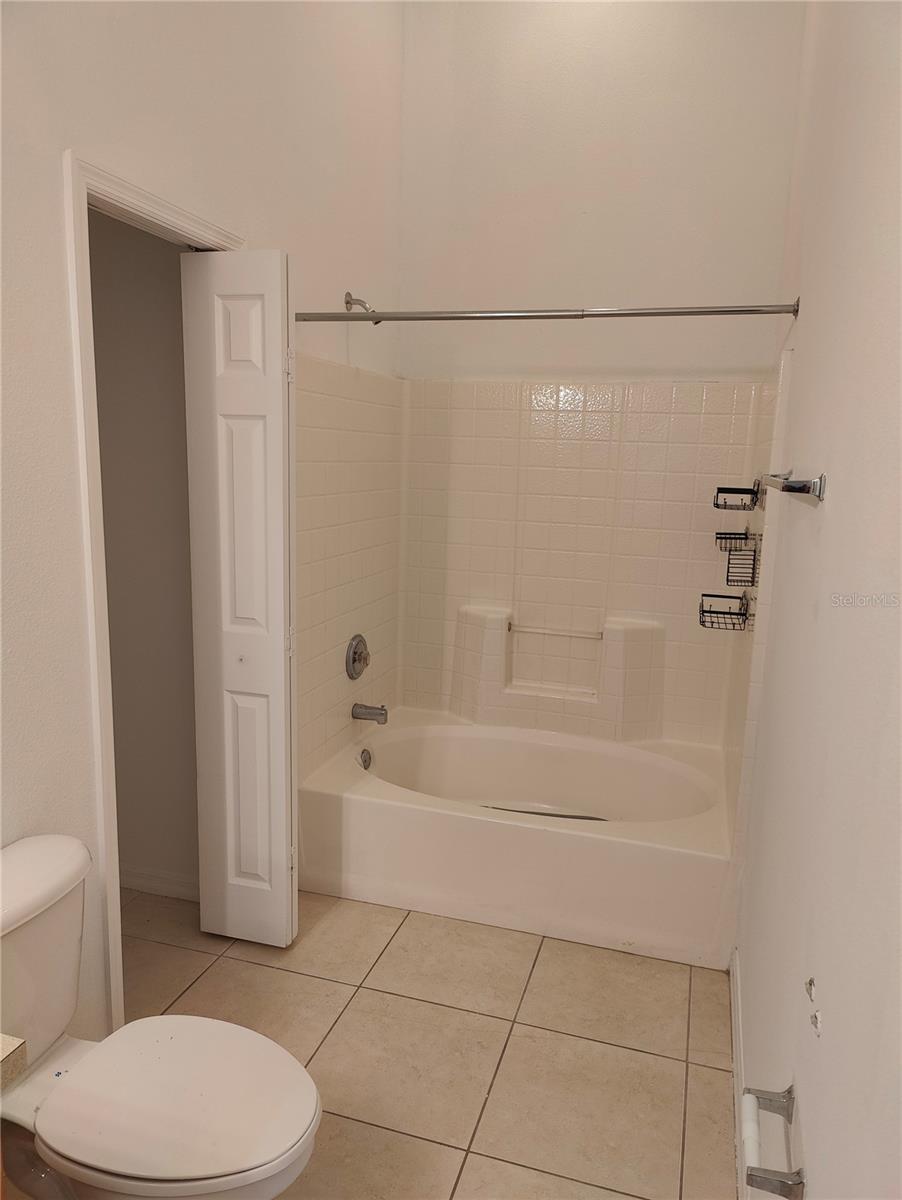 Image 5 of 12 For 844 Bloomingdale Drive