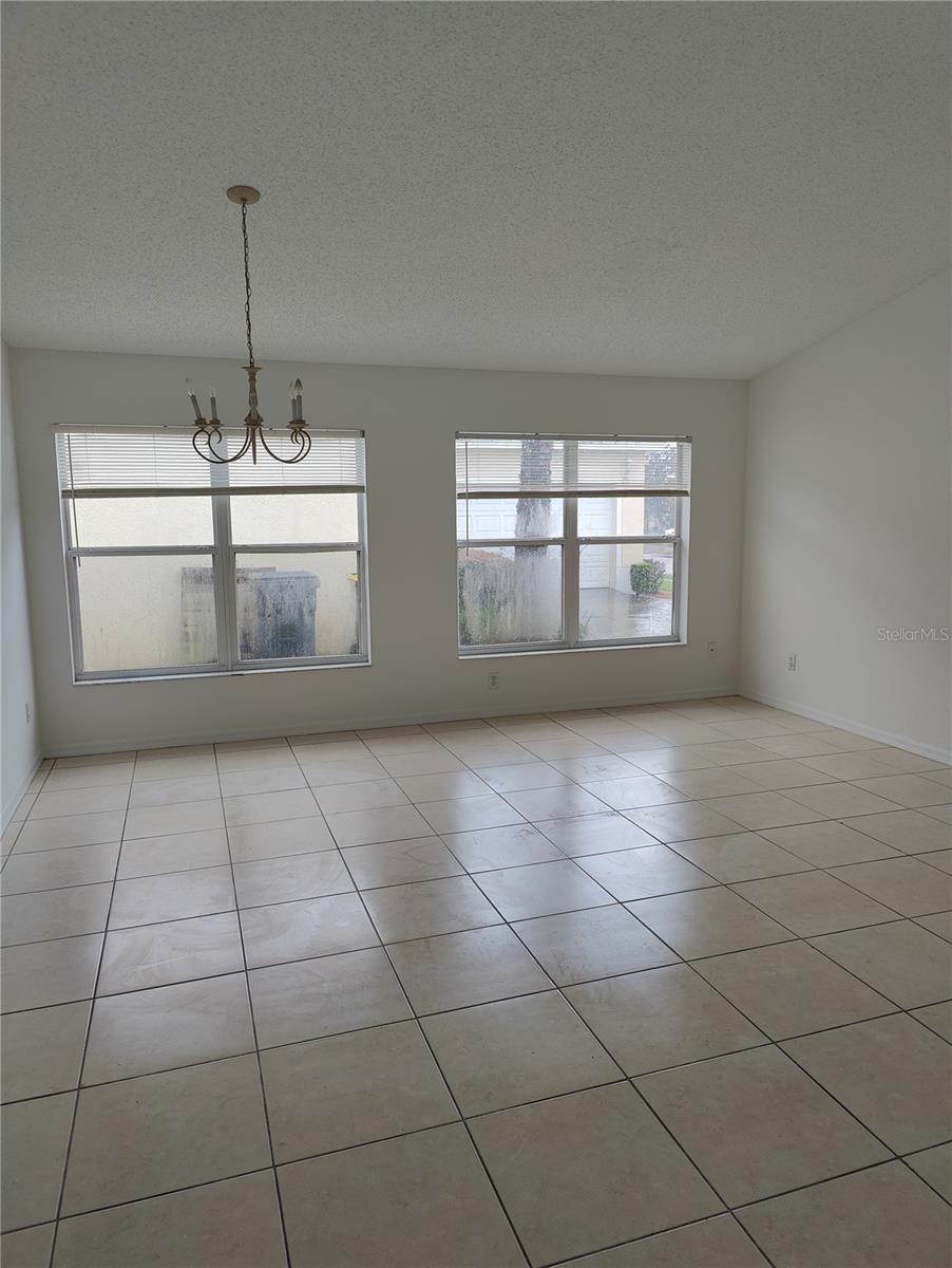 Image 7 of 12 For 844 Bloomingdale Drive