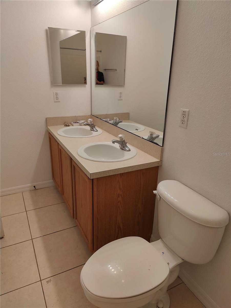 Image 8 of 12 For 844 Bloomingdale Drive