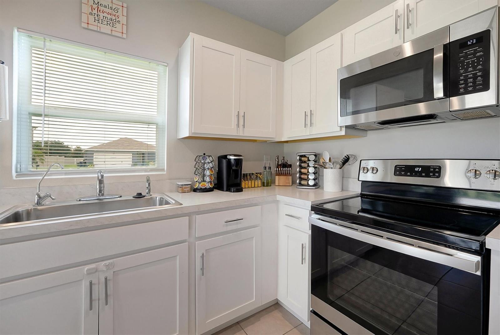 Image 11 of 39 For 524 Lucerne Blvd