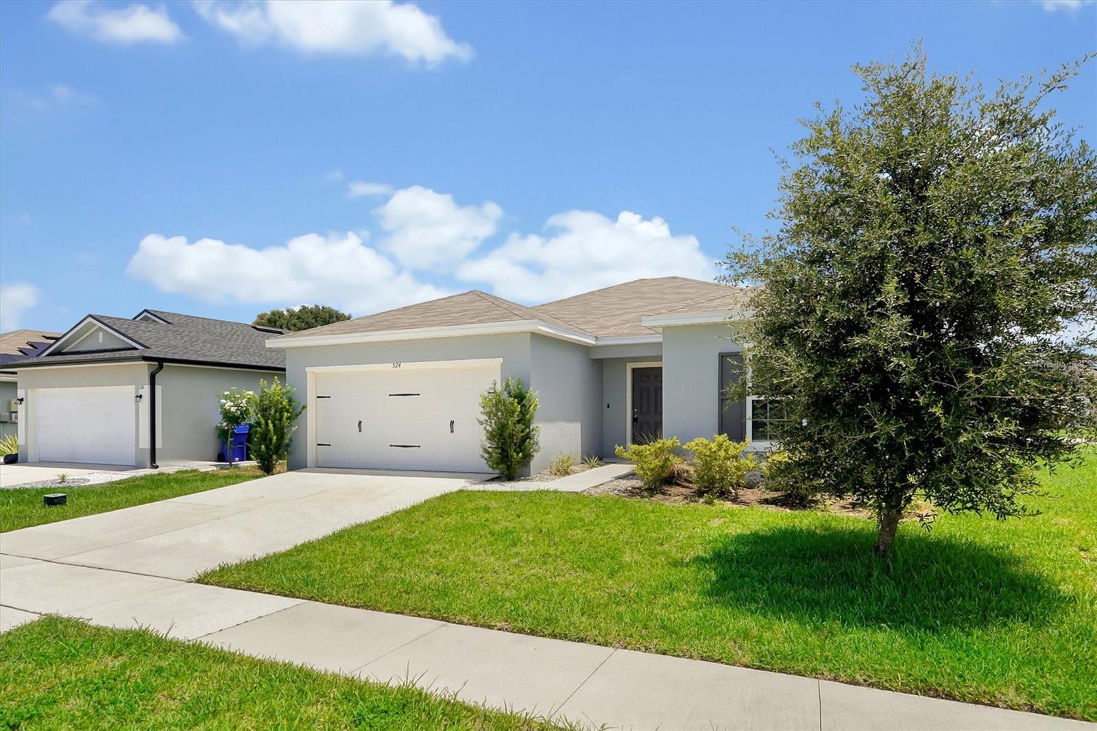 Image 2 of 39 For 524 Lucerne Blvd