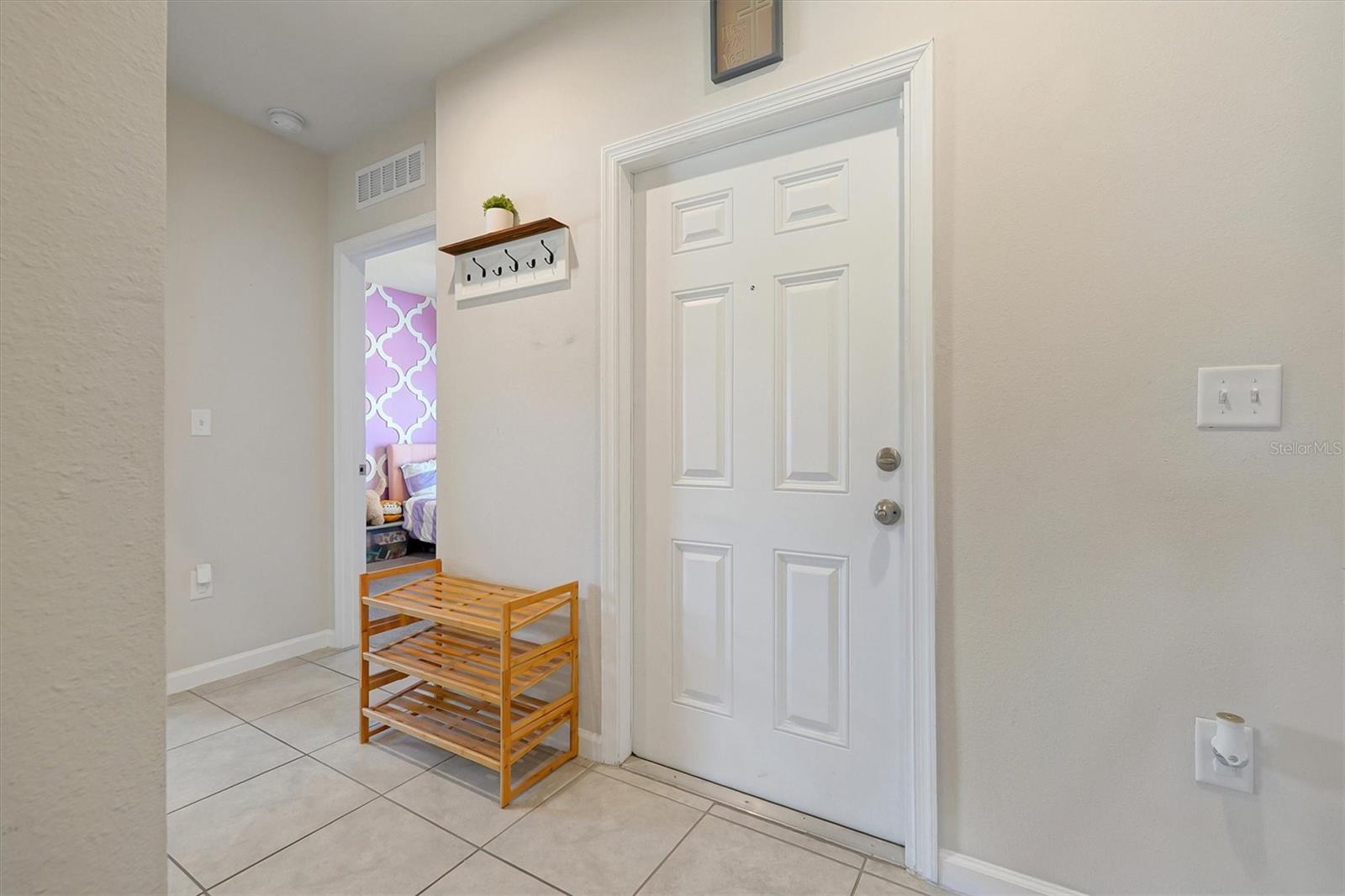 Image 4 of 39 For 524 Lucerne Blvd