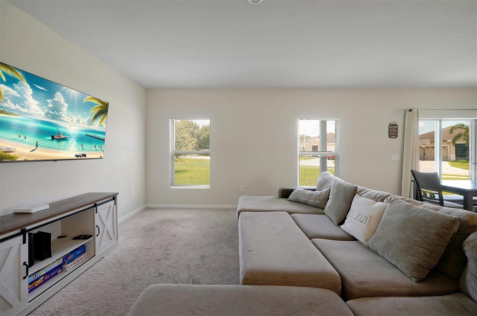 Image 5 of 39 For 524 Lucerne Blvd
