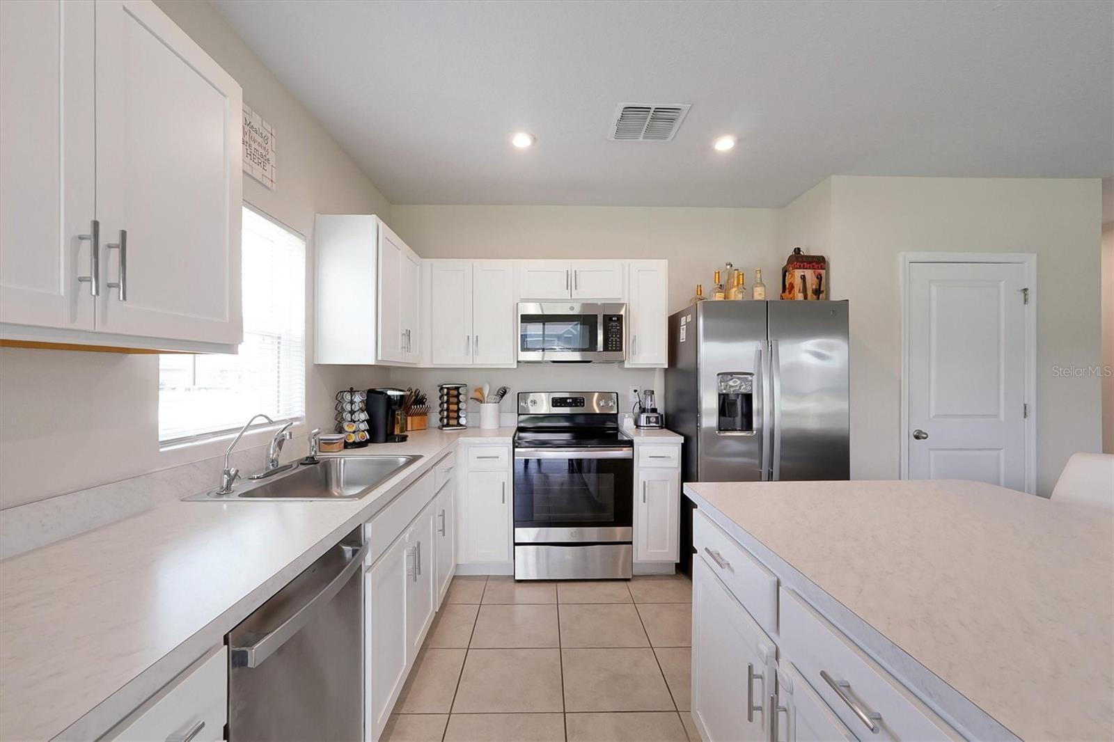 Image 9 of 39 For 524 Lucerne Blvd
