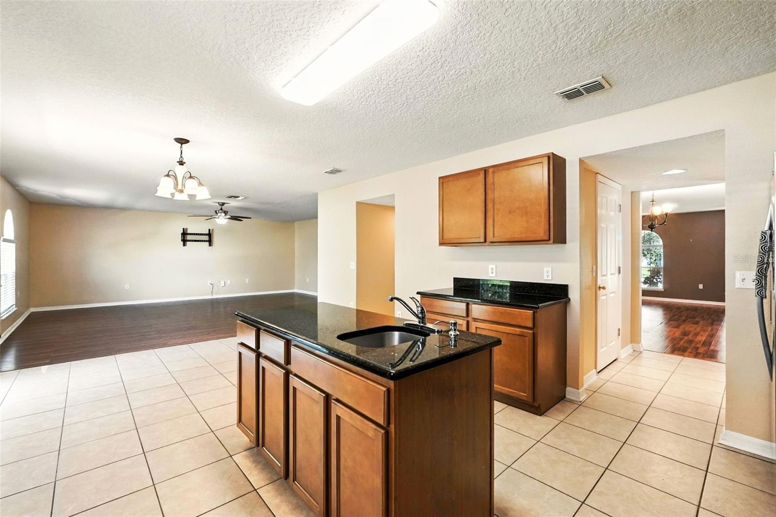 Image 21 of 43 For 4720 Salamander Street