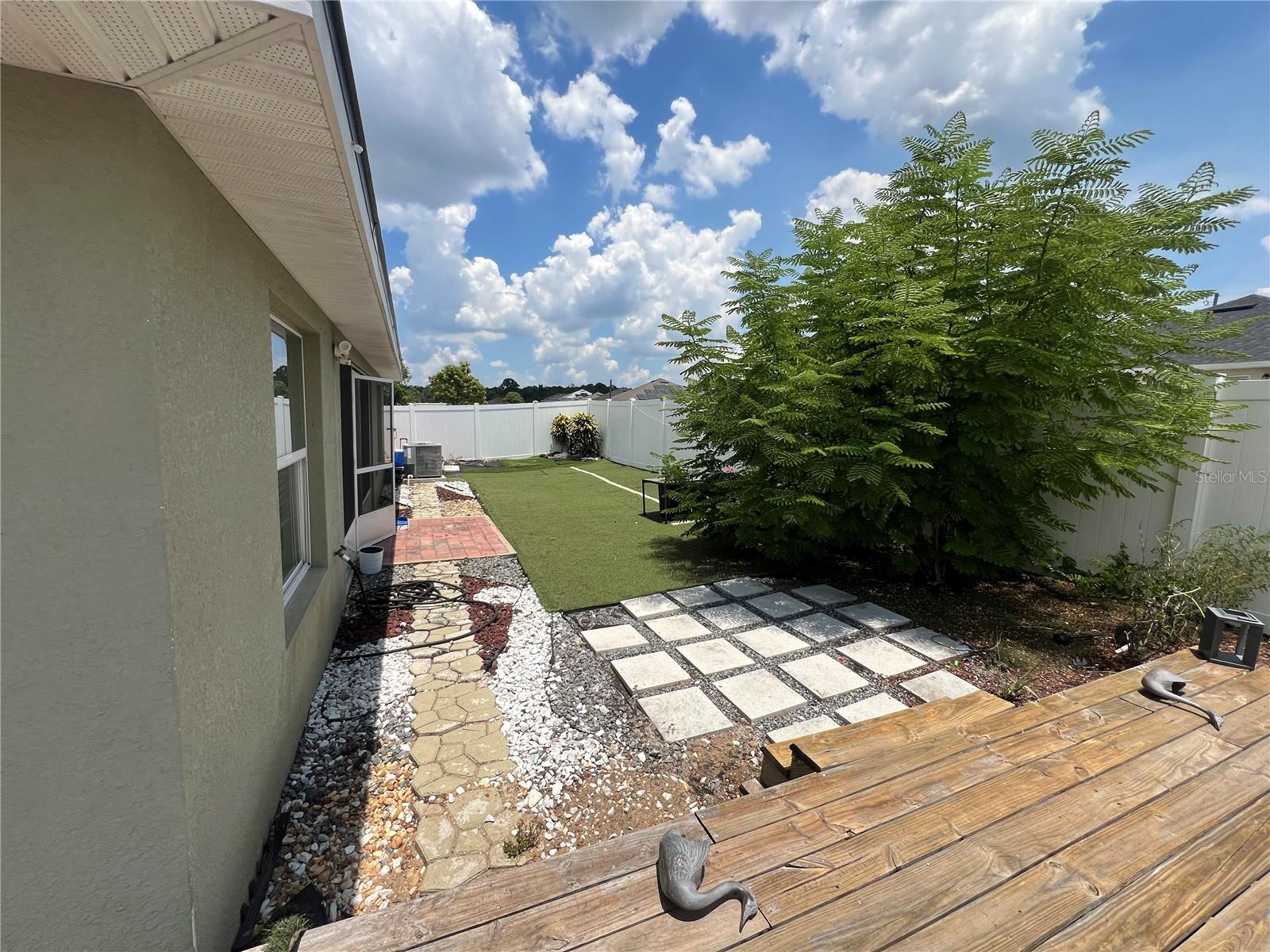 Image 22 of 24 For 1015 Sabine Place