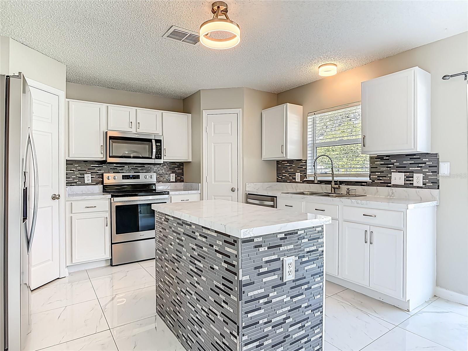 Image 22 of 70 For 2820 Waco Drive