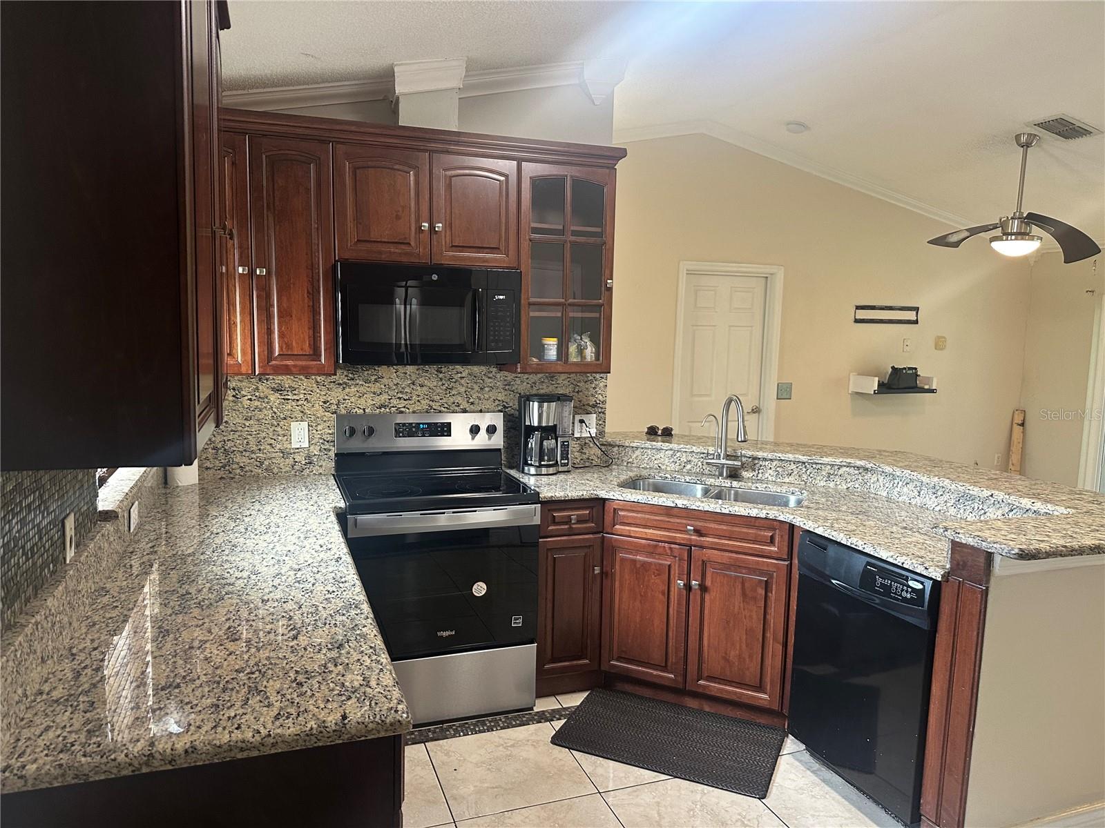 Image 3 of 14 For 712 Leonardo Court