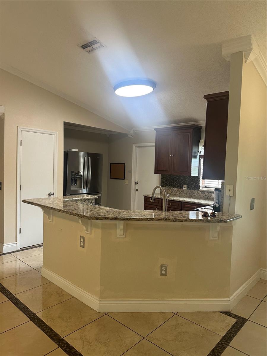 Image 4 of 14 For 712 Leonardo Court