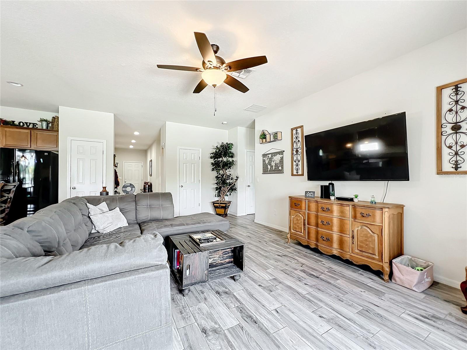 Image 9 of 12 For 8804 Hinsdale Heights Drive