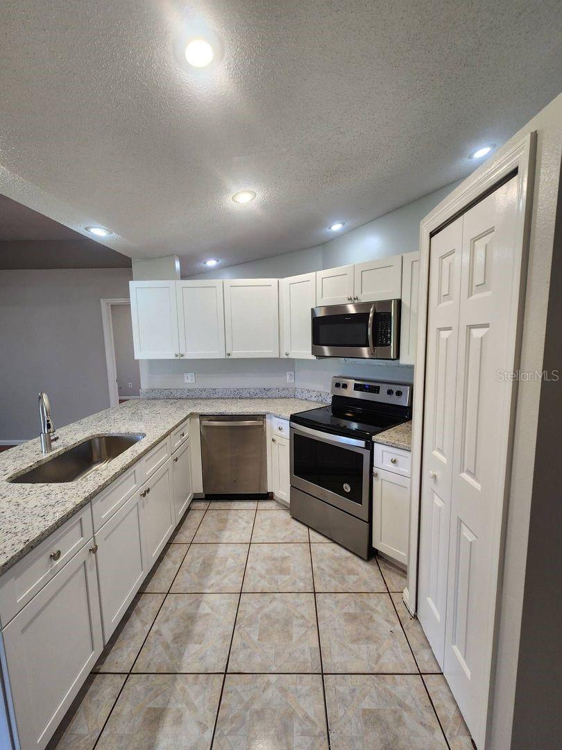 Image 20 of 51 For 801 Hazel Grove Court