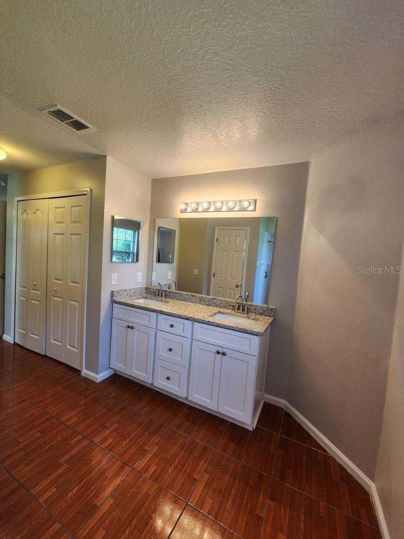 Image 40 of 51 For 801 Hazel Grove Court
