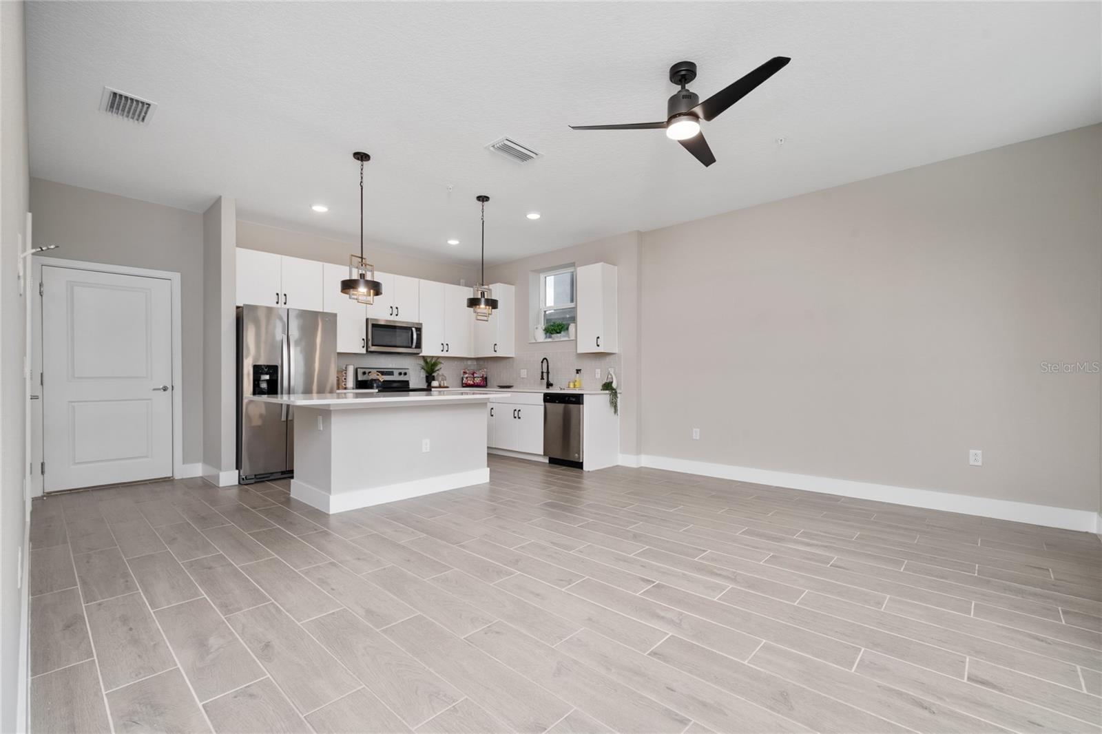 Image 3 of 19 For 1800 Houston Street