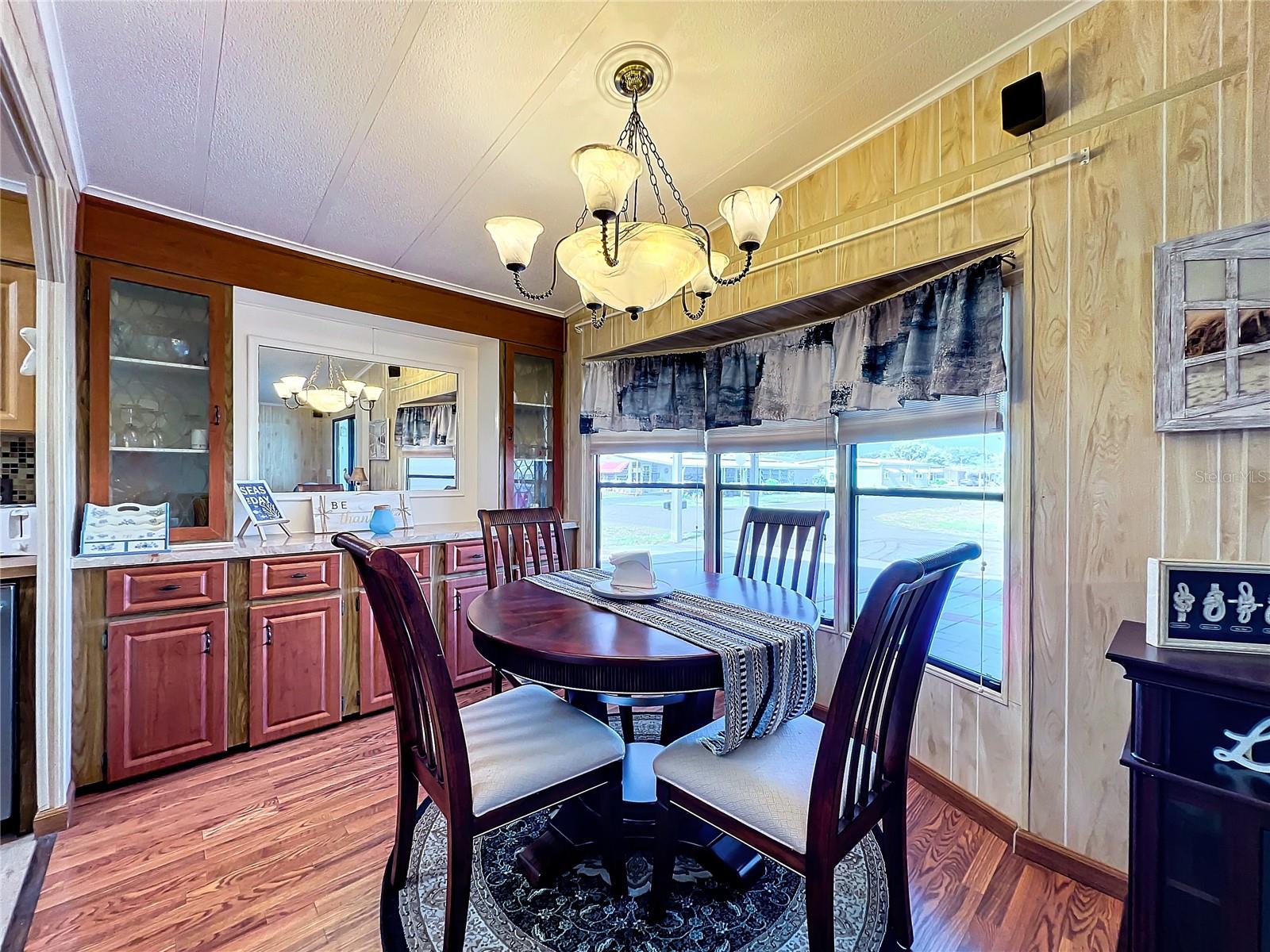 Image 10 of 47 For 6782 Brentwood Drive Ne