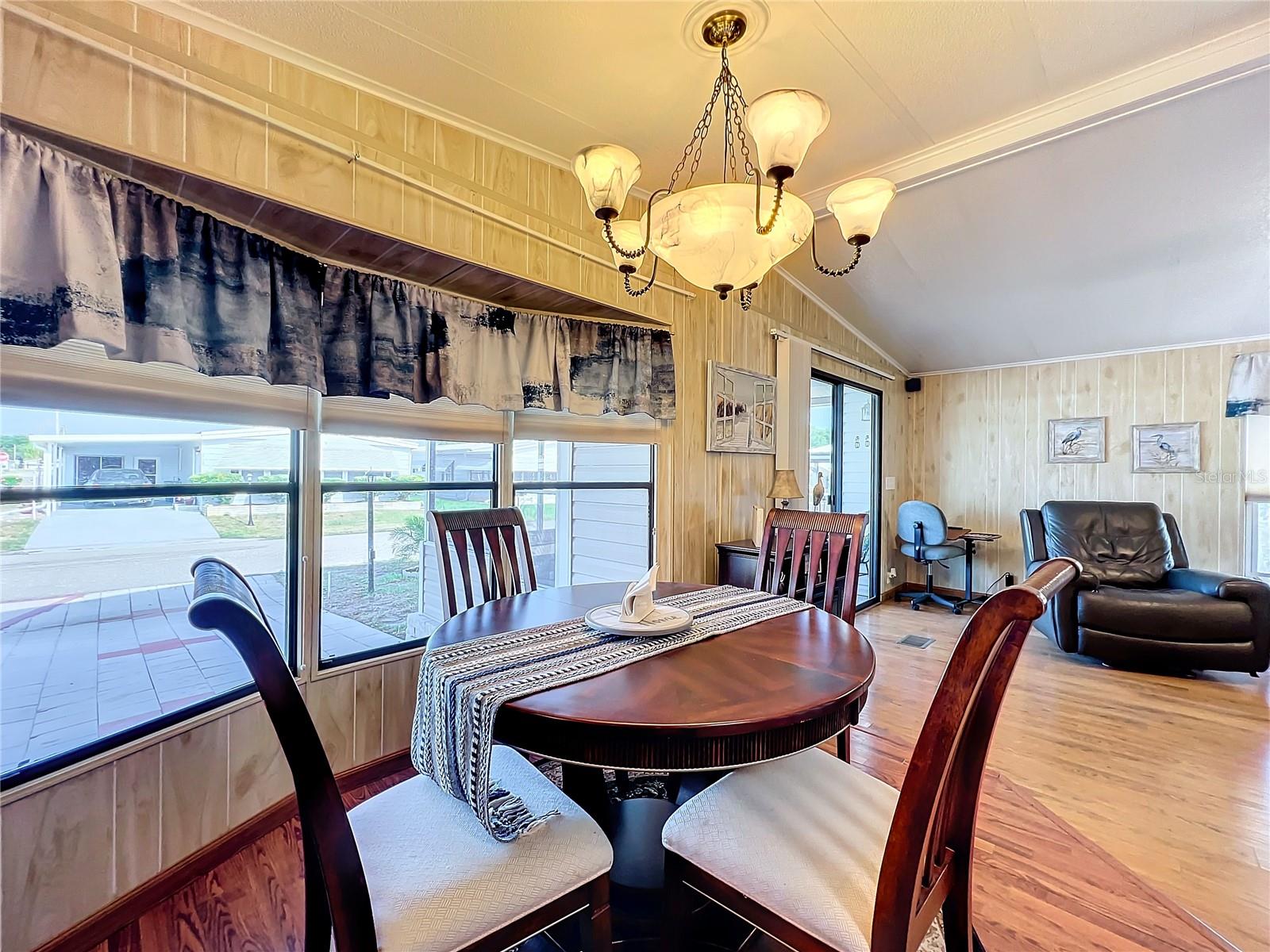 Image 11 of 47 For 6782 Brentwood Drive Ne