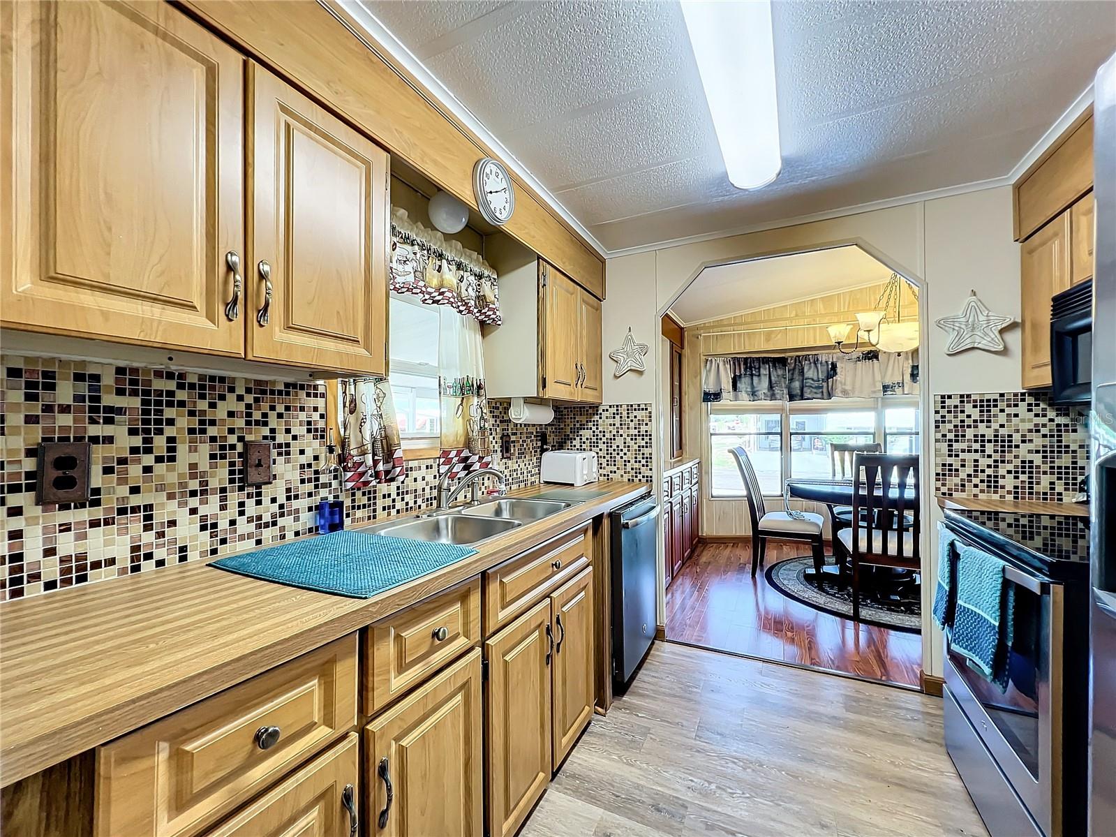 Image 16 of 47 For 6782 Brentwood Drive Ne