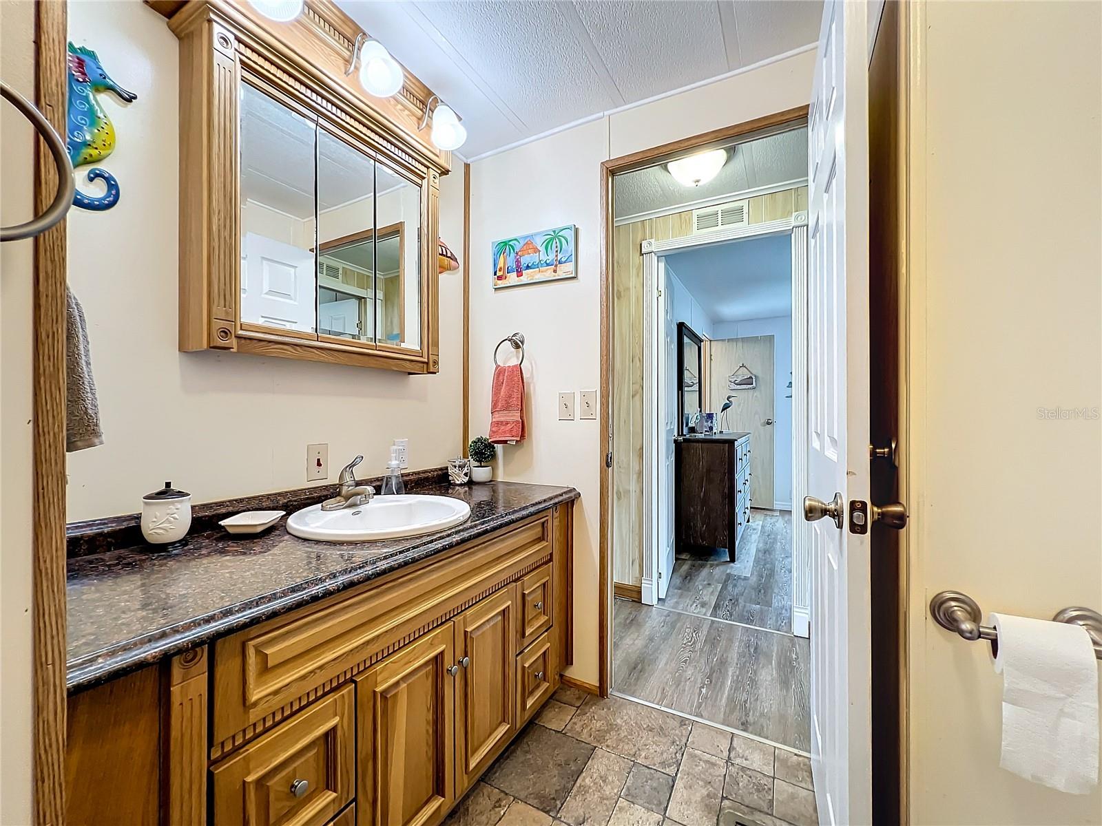 Image 25 of 47 For 6782 Brentwood Drive Ne