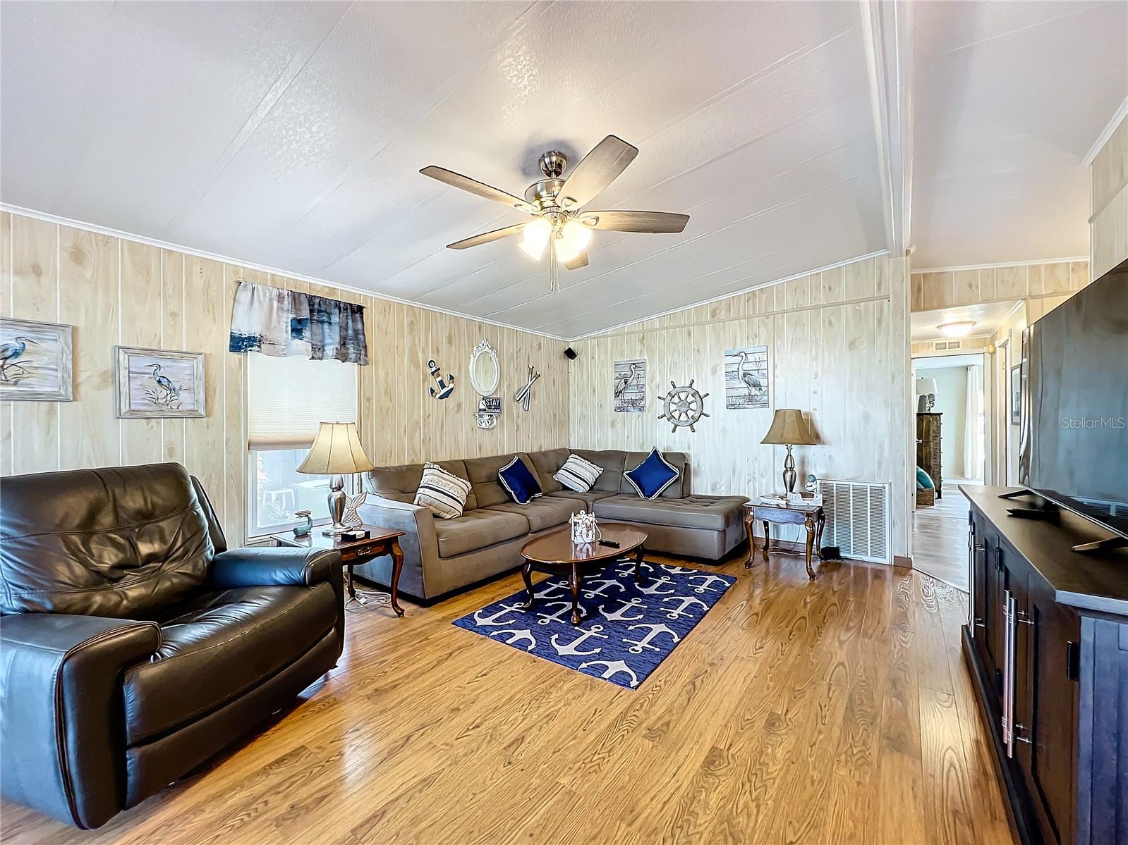 Image 7 of 47 For 6782 Brentwood Drive Ne