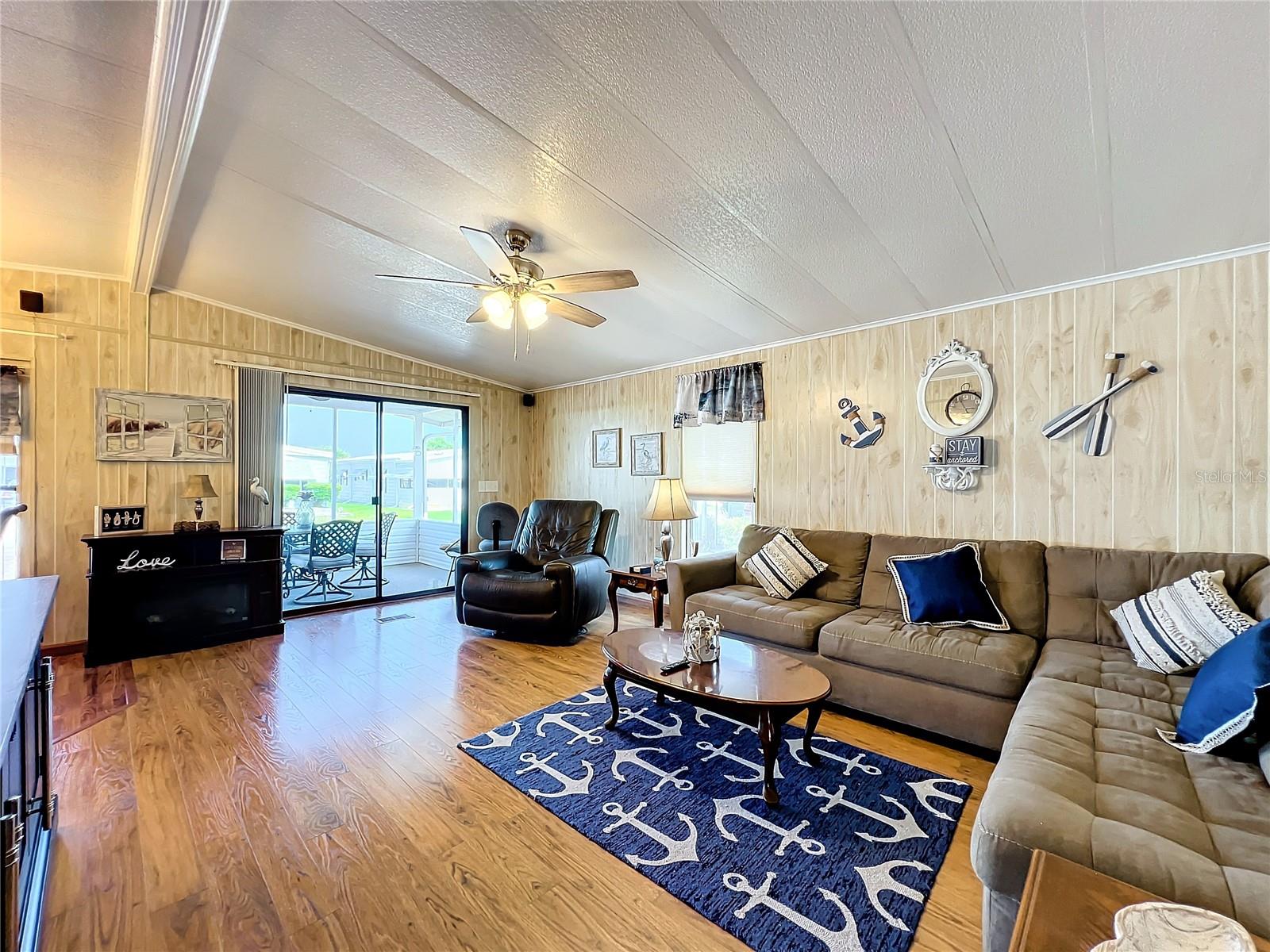 Image 8 of 47 For 6782 Brentwood Drive Ne