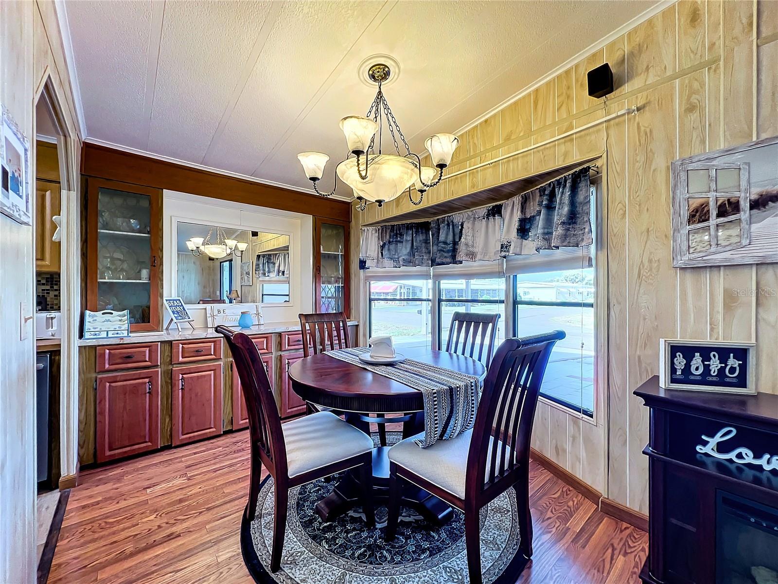 Image 9 of 47 For 6782 Brentwood Drive Ne