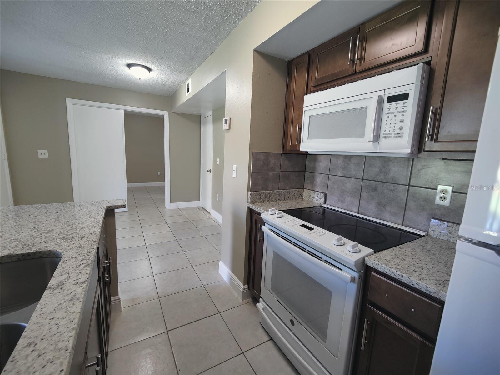 Image 4 of 35 For 445 Fountainhead Circle 157