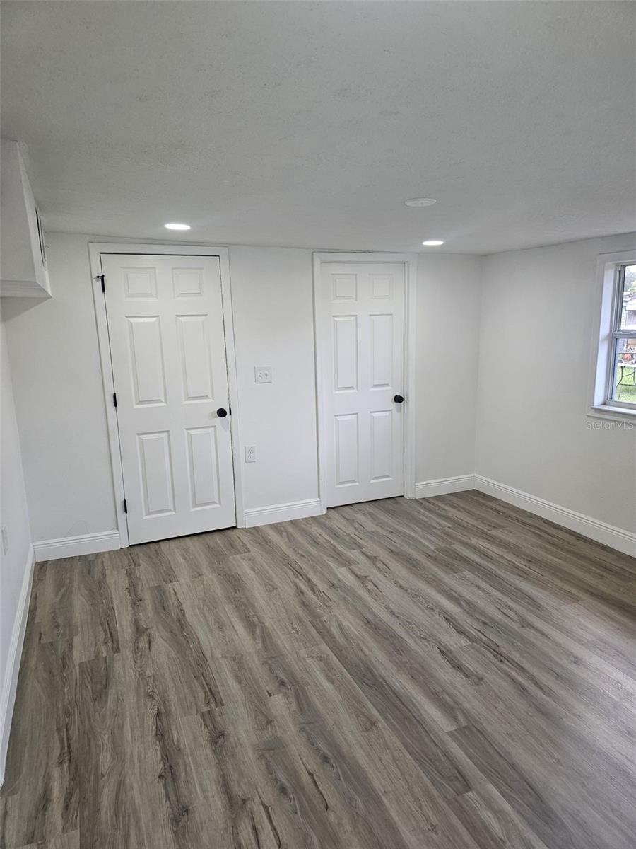 Image 10 of 16 For 612 Ash Street