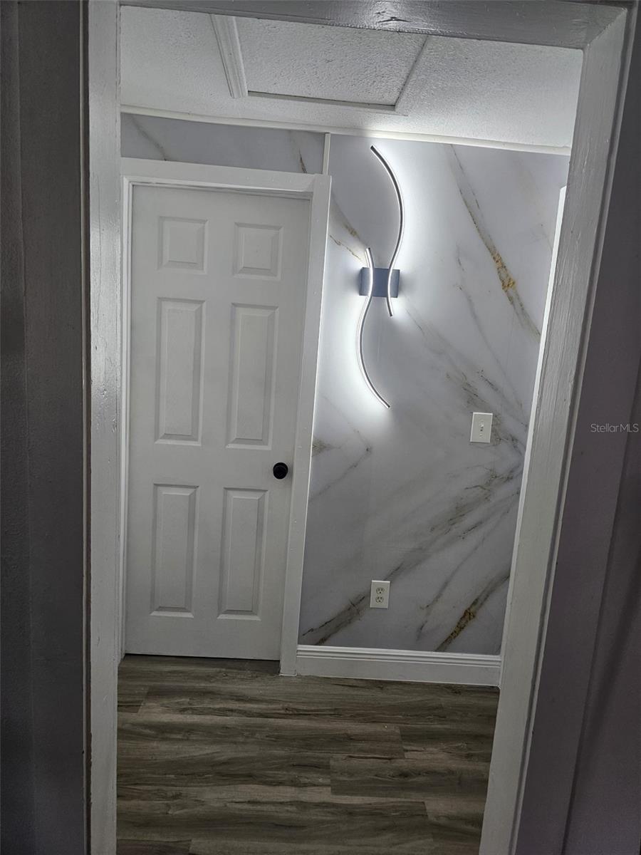 Image 11 of 16 For 612 Ash Street