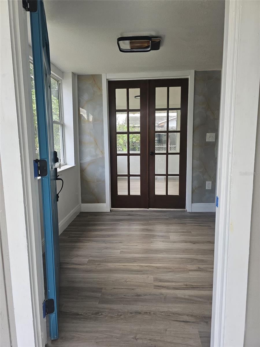 Image 2 of 16 For 612 Ash Street