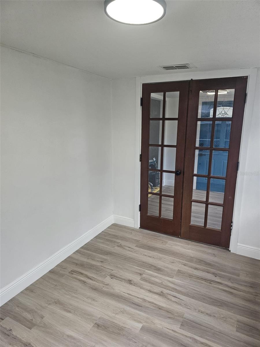 Image 3 of 16 For 612 Ash Street