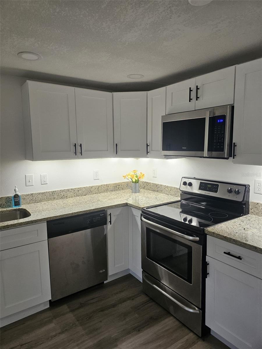 Image 5 of 16 For 612 Ash Street