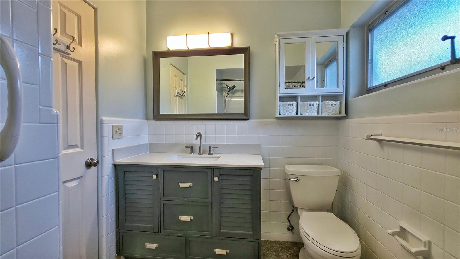 Image 14 of 23 For 518 Oranole Road